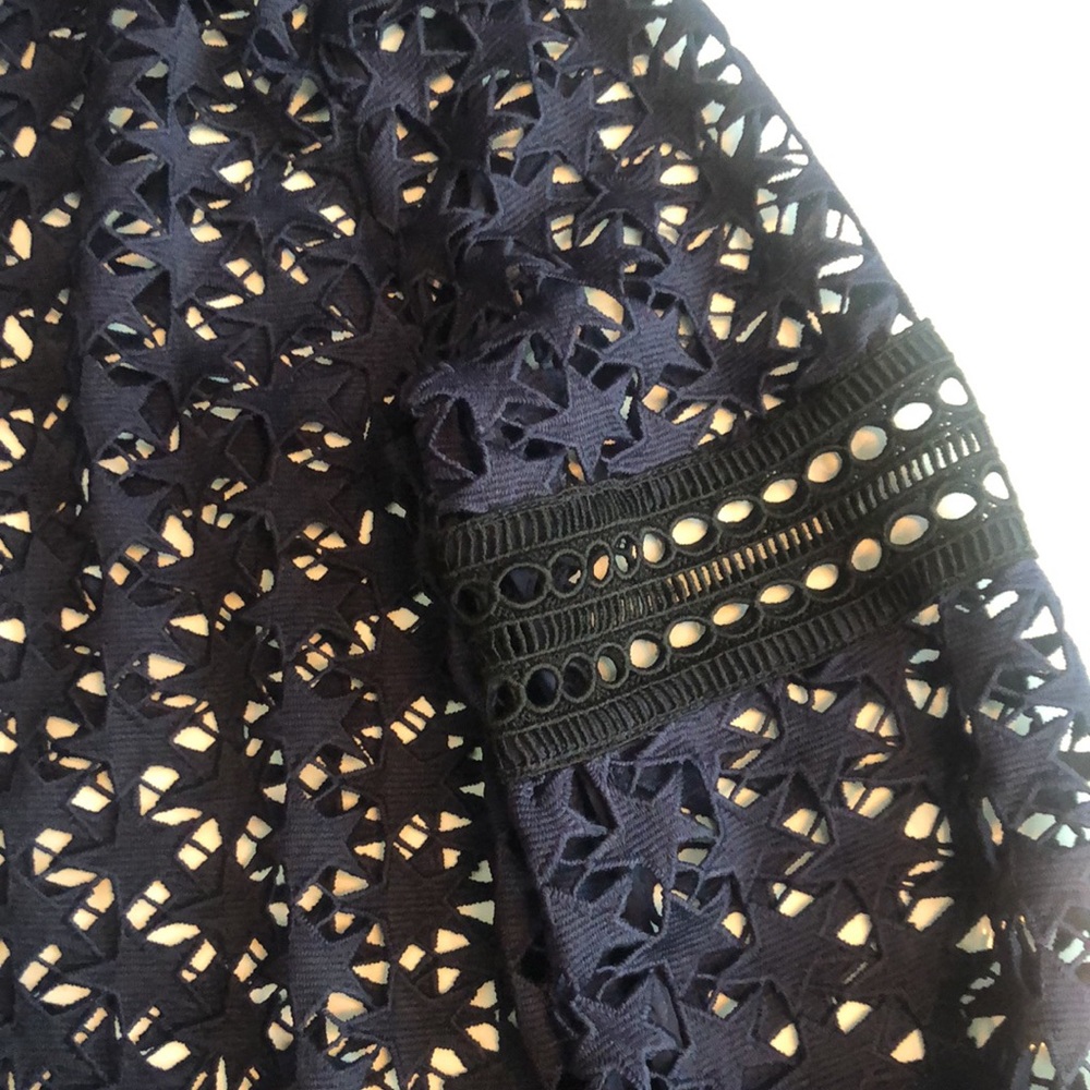 AMT BOCADE STAR LACE TOP - Picture 2 of 5